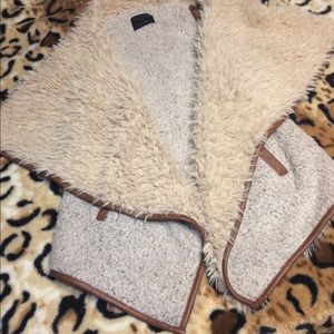 Women’s Faux Fur Vest sz L